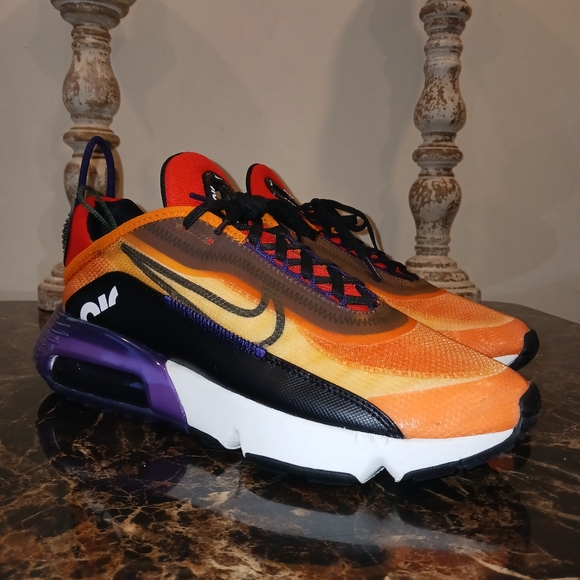 Nike Air Max 2090 Streetwear/Lifestyle Shoes Size 9.5 Men/11 Women - Picture 4 of 9